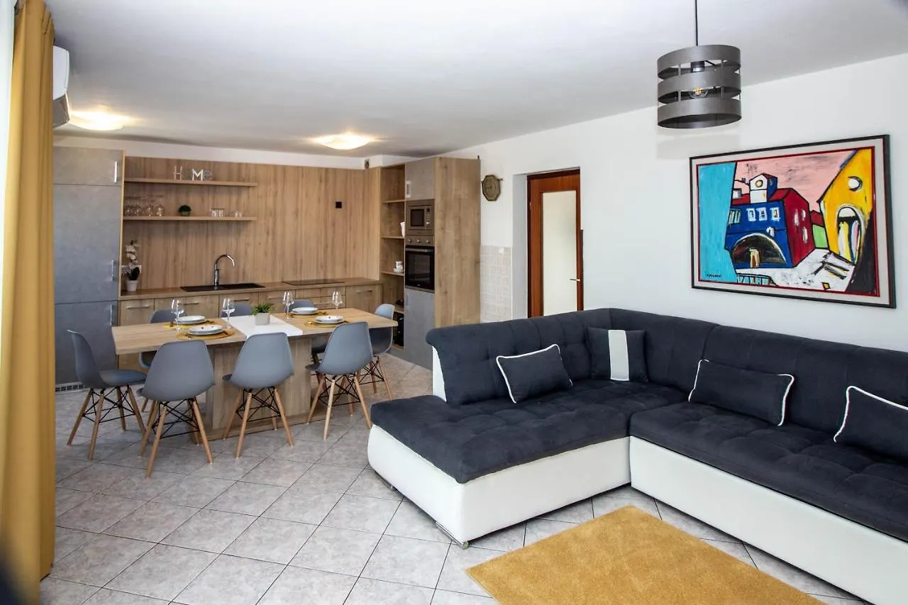 Big Apartment With Sea View! Silo