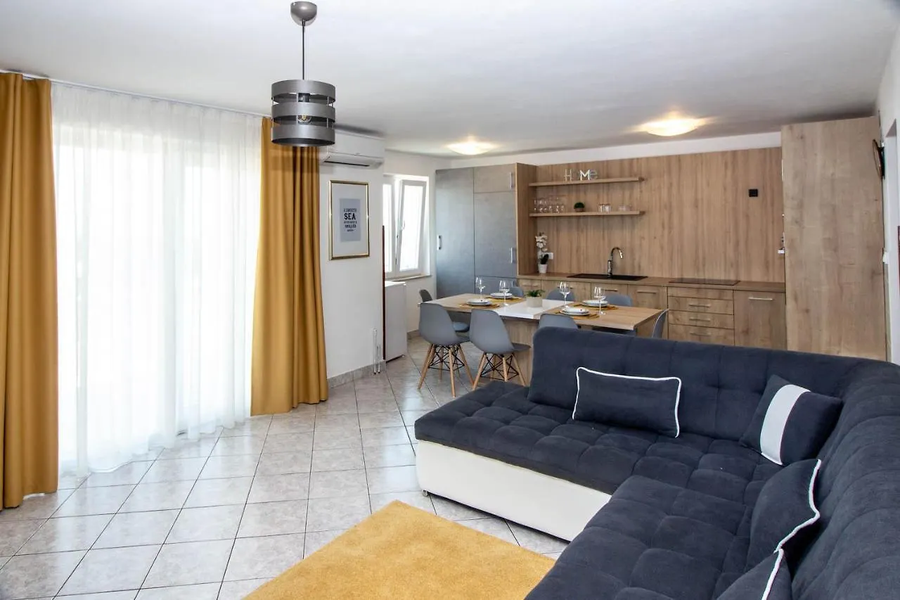 Big Apartment With Sea View! Silo