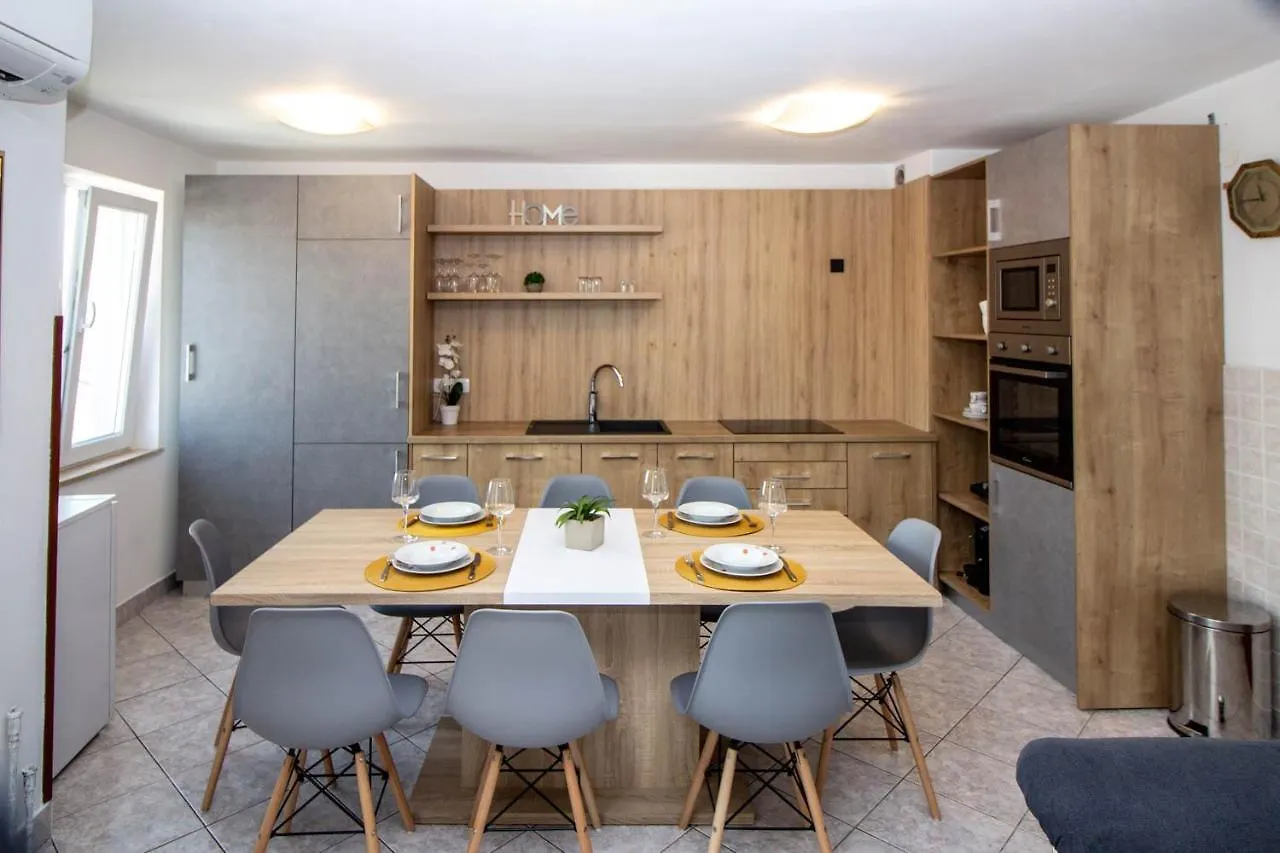 Big Apartment With Sea View! Silo